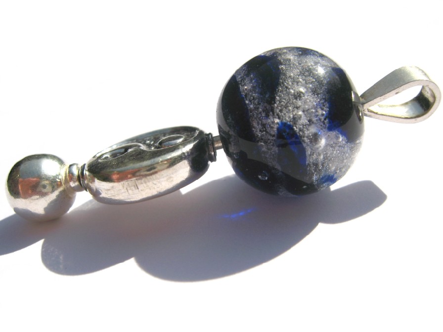As in glaskraal met Yin Yang